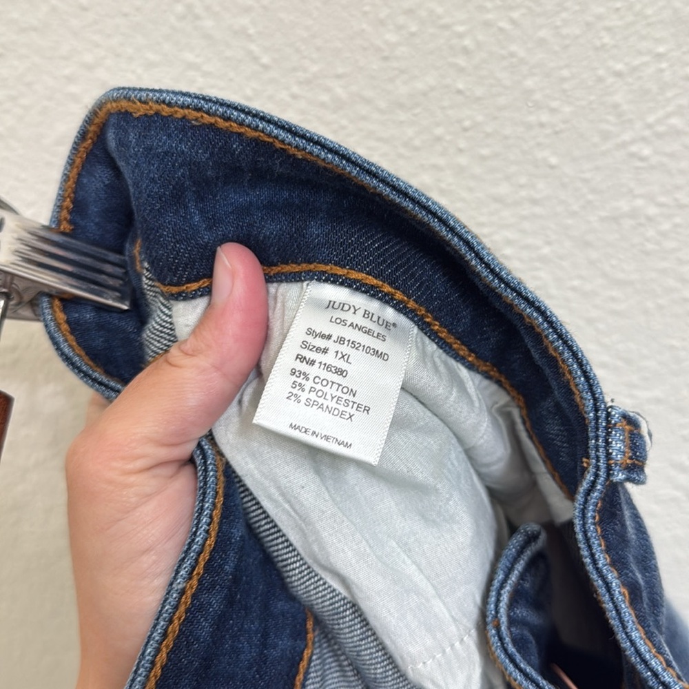 Judy Blue Distressed Shorts - Picture 6 of 6